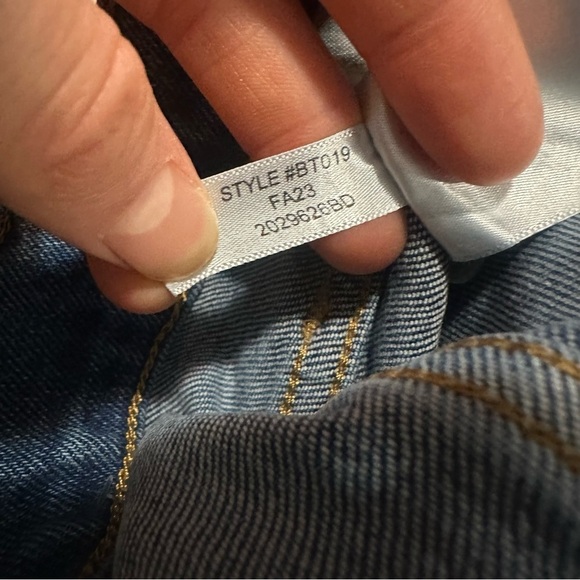 NWOT J crew Essential straight jean in all-day stretch - Picture 3 of 3